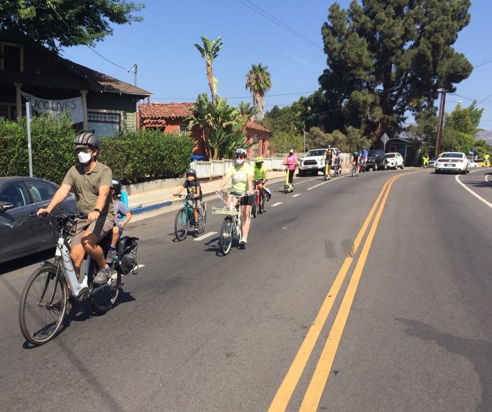 Cyclists and scooterists returning