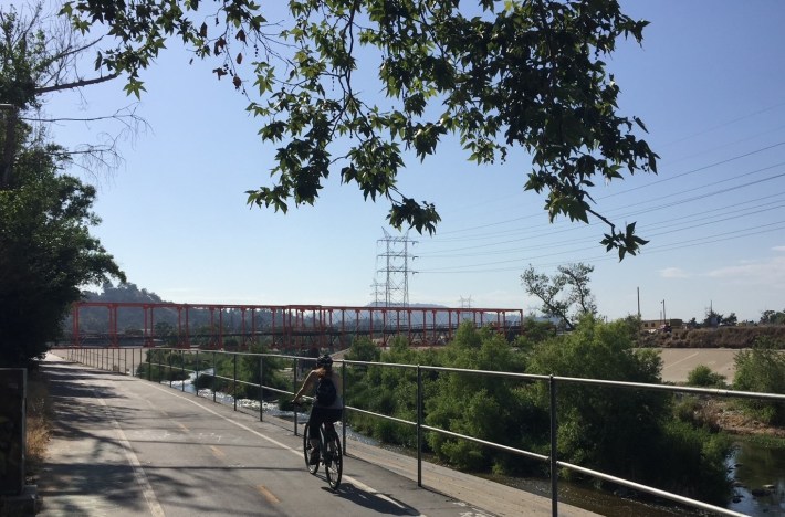 Elysian Valley's Taylor Yard bridge under construction in May 2021. Photo by Joe Linton/Streetsblog L.A.