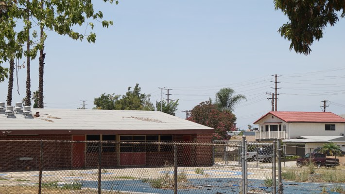 The side of the defunct campus of Glenelder Elementary in Hacienda Heights. Credit: Chris Greenspon/Streetsblog