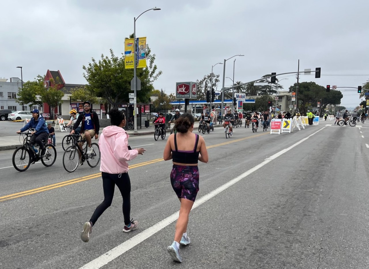 Runners at CicLAvia