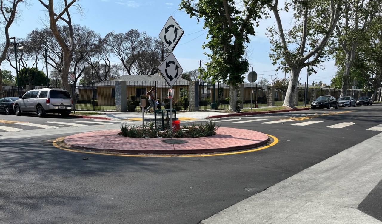 Small traffic circle at 88th Place and McKinley