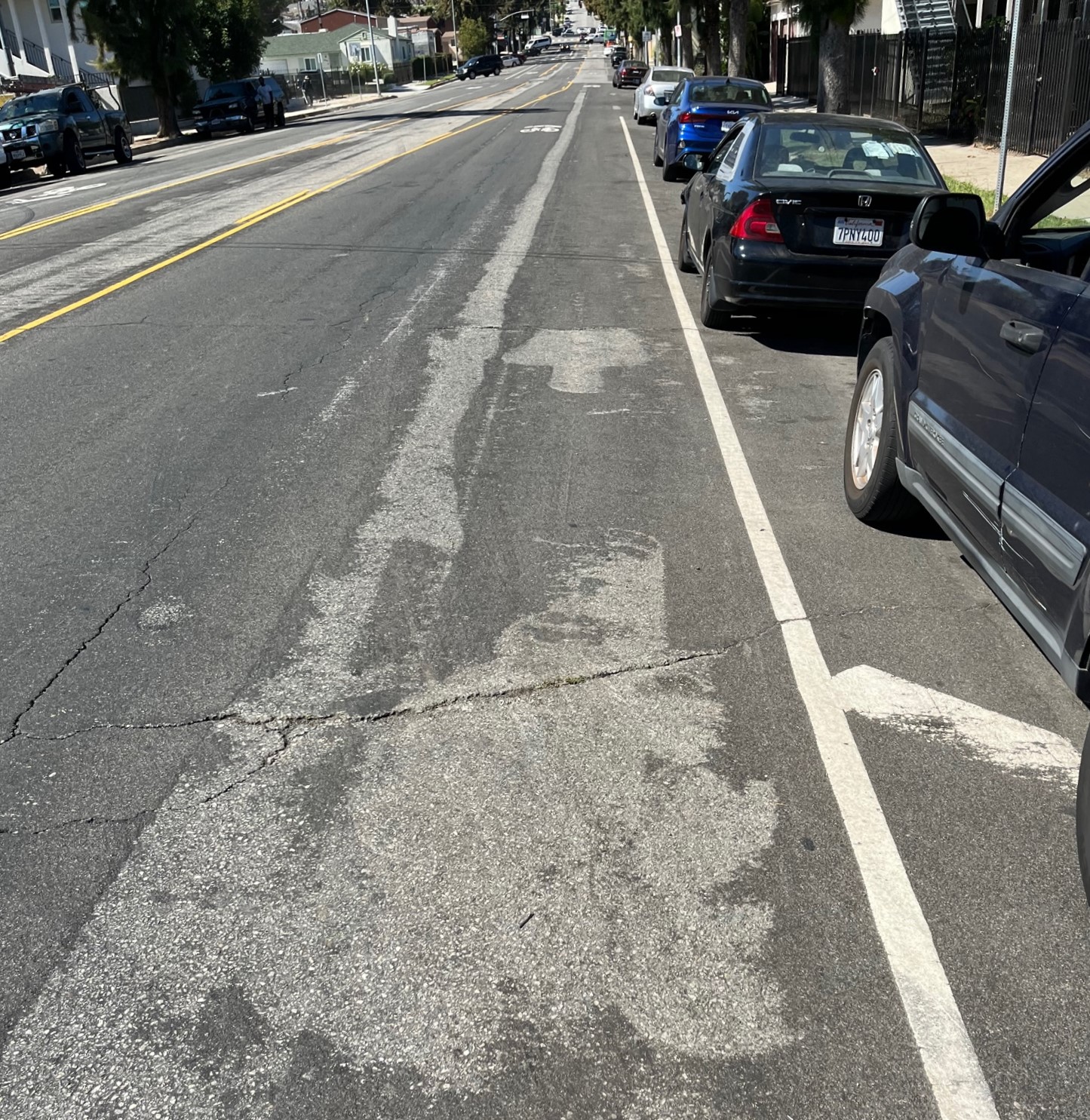 洛杉矶市正在悄悄地拆除自行车道并增加路边停车位
